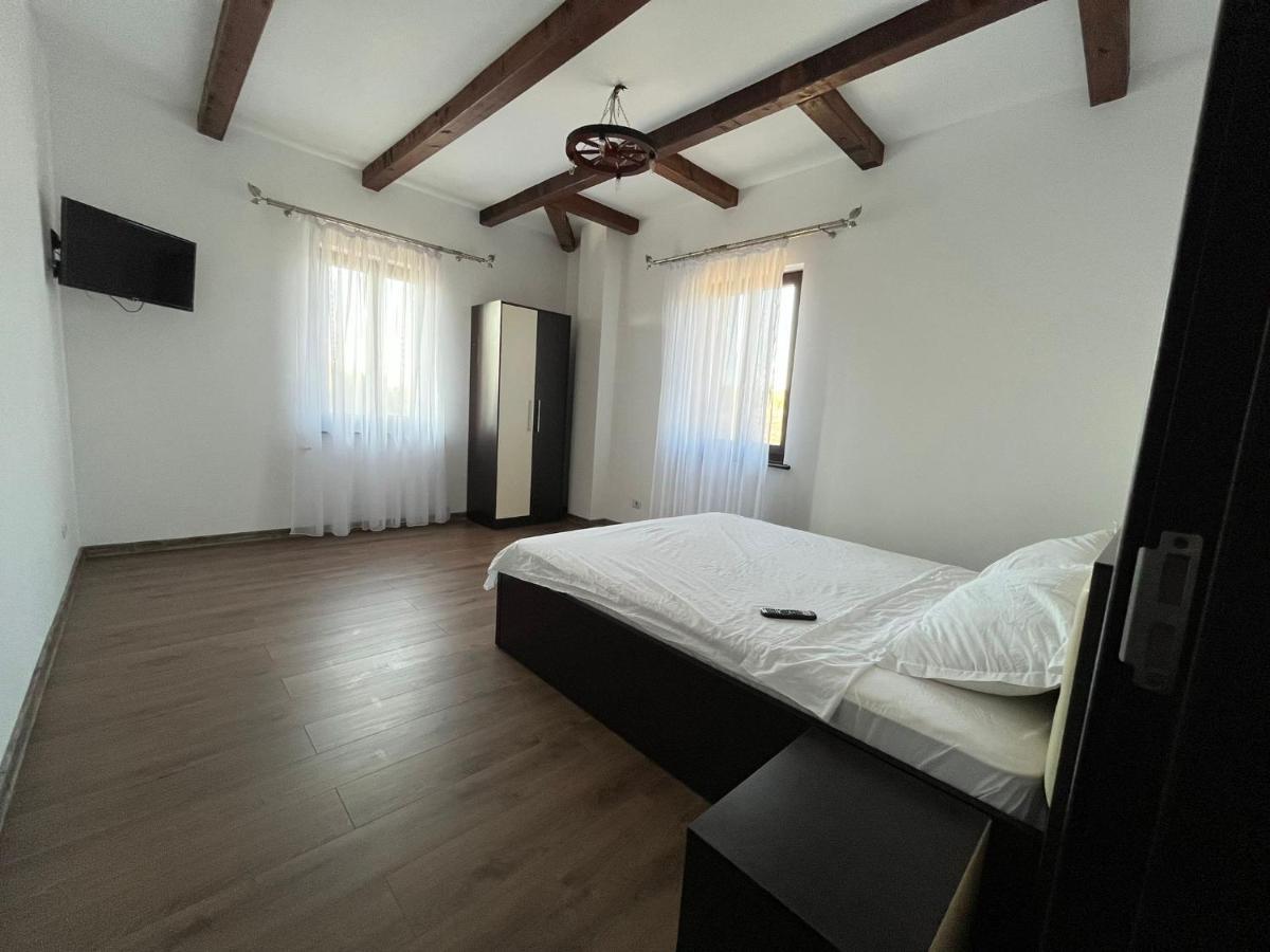 Pensiunea La Conac Birlad Ngoại thất bức ảnh